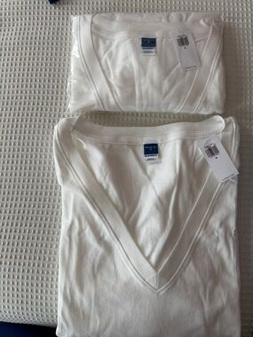 Old Navy White V-Neck Tee Set
